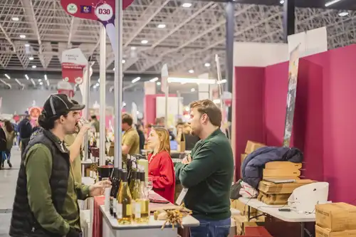 Petits stands de producteurs de vins